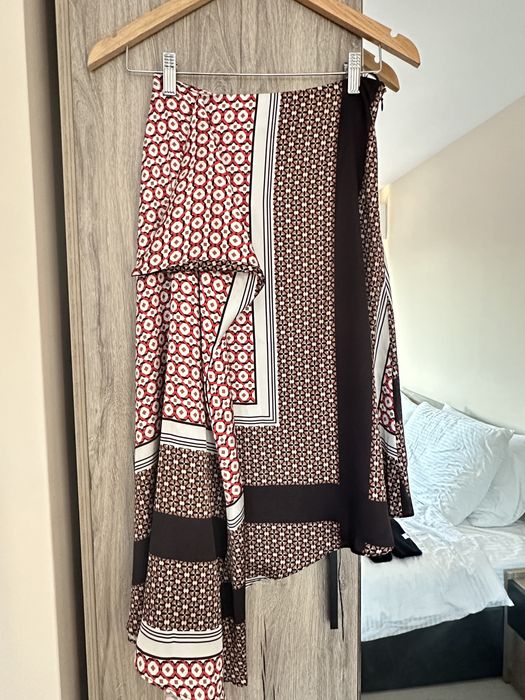 Дълга сатенена пола от H&M