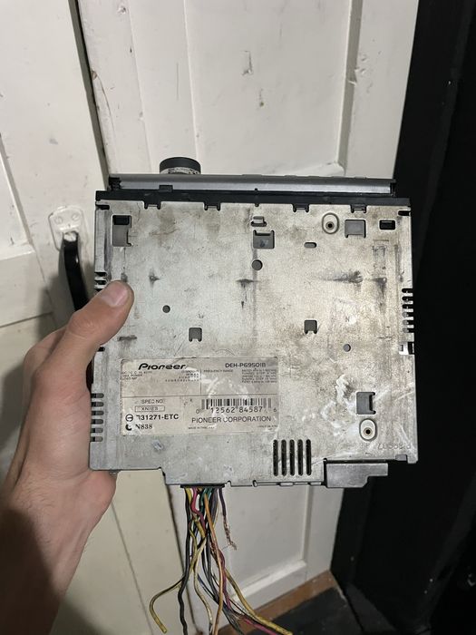 Pioneer delfin 6950 , disk auks bluetooth radio, zor holatta