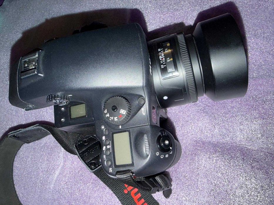 Mamiya 645 AFD cu obiectiv original de 80mm