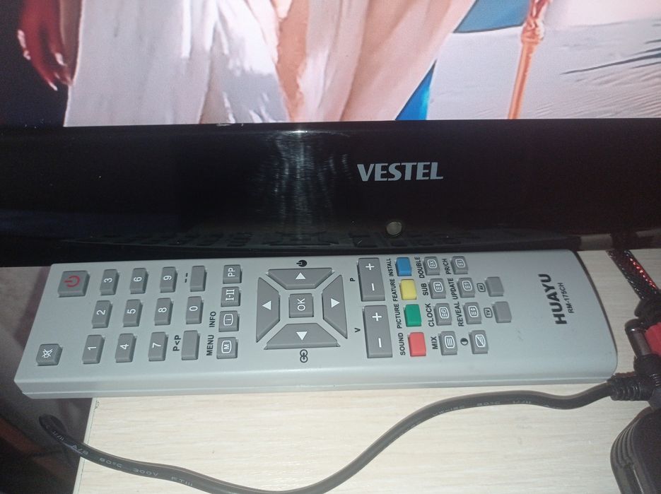 Маленький телевизор на стену.Vestel диагональ 46см.