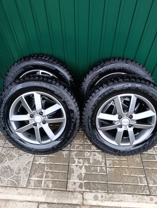 Продам колеса .195/65   R15   зима с шипами