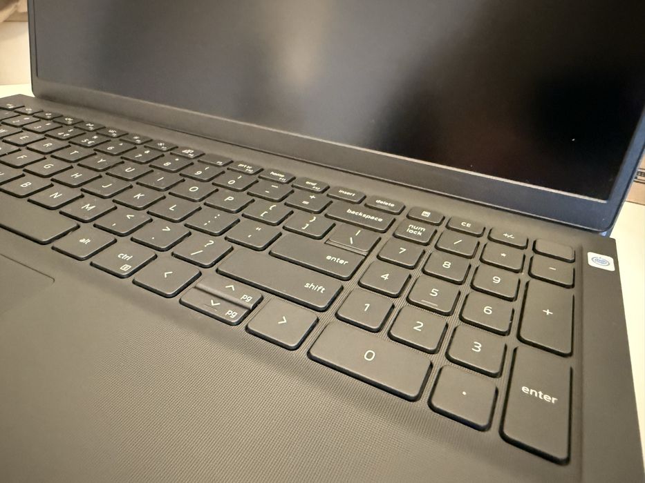 Laptop Dell Vostro 3520