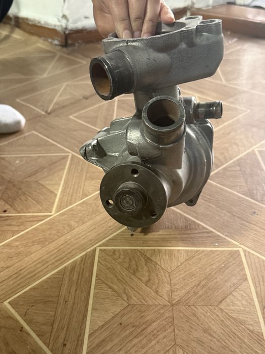 Продаю помпу на Mercedes S320