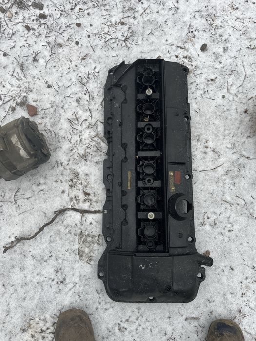 Запчасти от двиготеля бмв