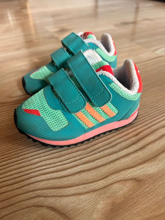 Маратонки Adidas за бебе
