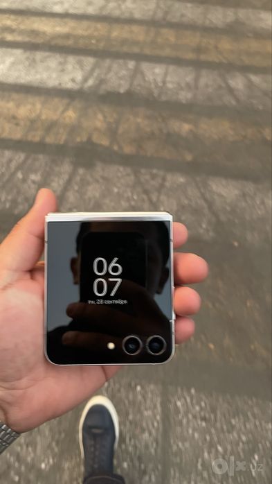 Samsung Z flip5 fold koreyskiy