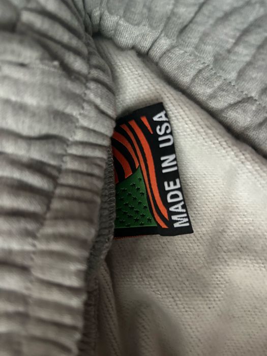 Pantaloni gri cu floricele