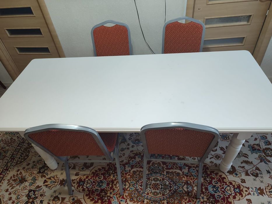 Продам стол и стулья