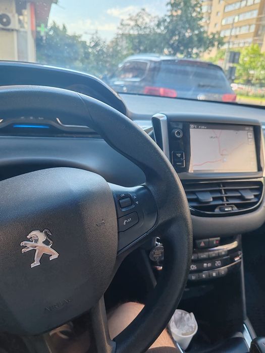 Peugeot 208,2013 ,1.2 benzina,