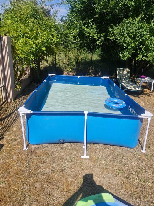 Piscina cu cadru metalic