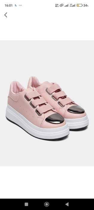 Стильные новые кроссовки