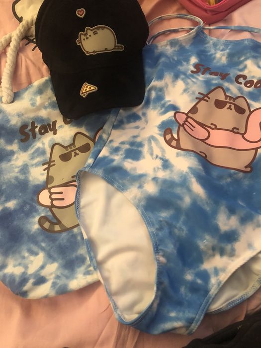 Set pusheen sapca (reserved 9-13 ani),geanta costum de baie 134-140