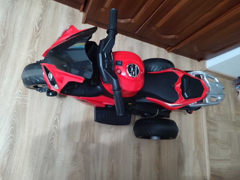 Vând motocicletă!!