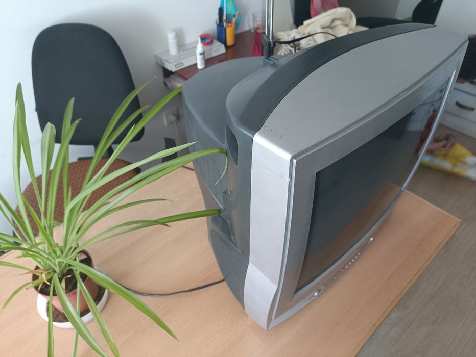 Телевизор LG. Серый.