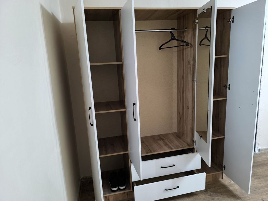 Продам шкаф для спальни новый,
