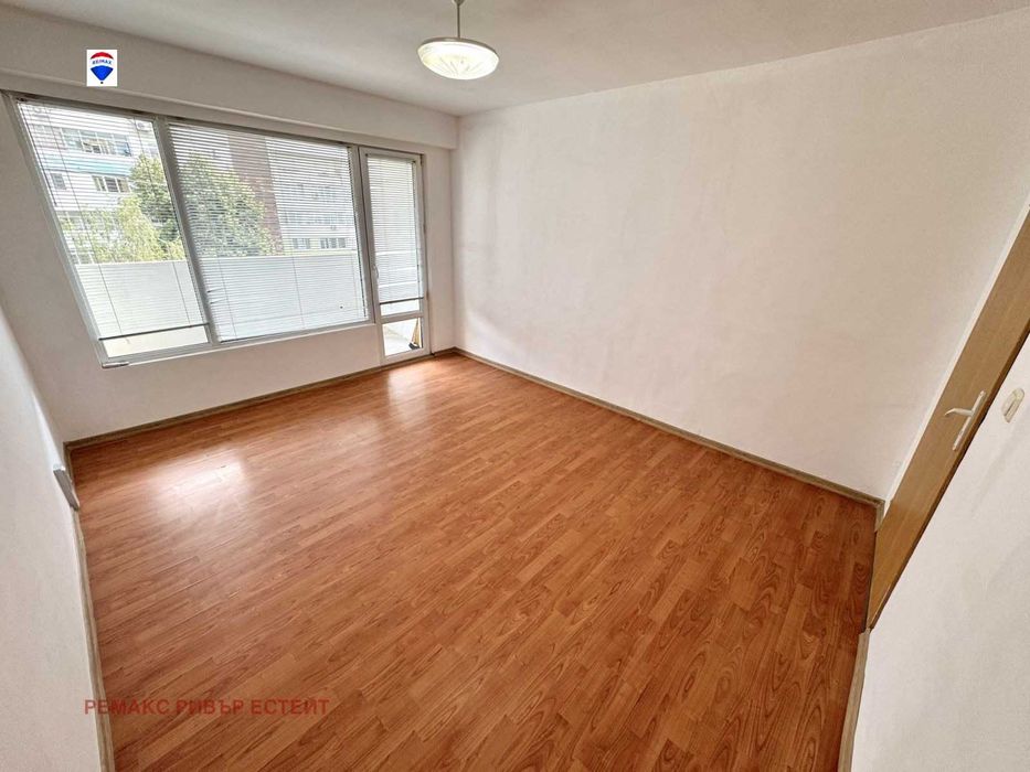 Тристаен апартамент за продажба кв. Дружба 3