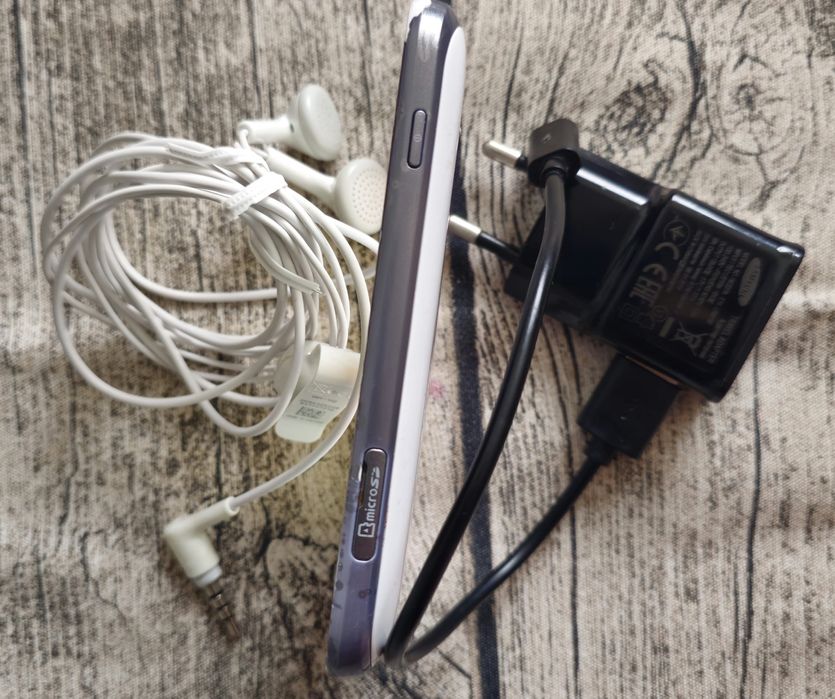 Смартфон Samsung Galaxy S Duos GT-S7562 White La Fleur 4GB, бял цвят