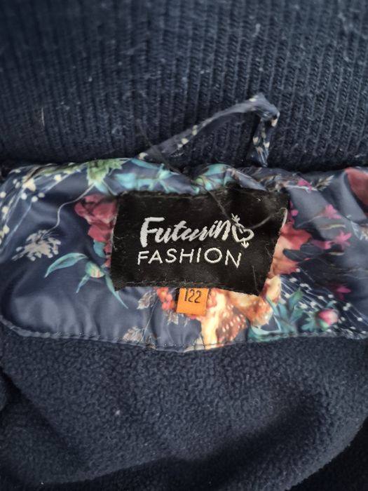 Продам куртки на девочку