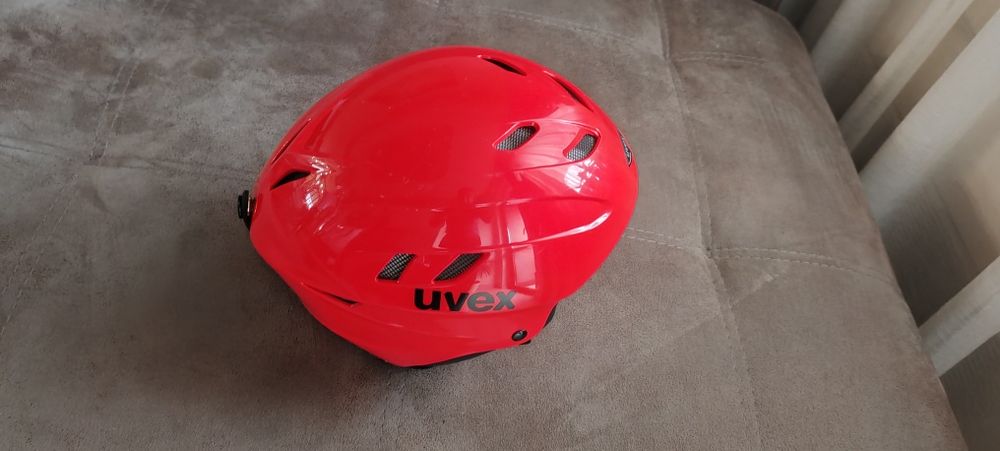 Детска ски каска Uvex