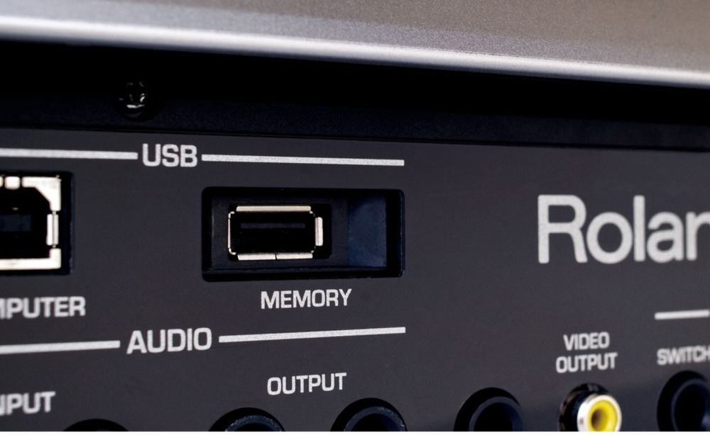 Vând modul Roland BK-7M. Preț: 2700 RON (negociabil)