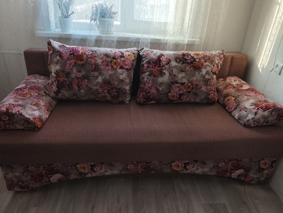 Продам диван в очень хорошем состоянии