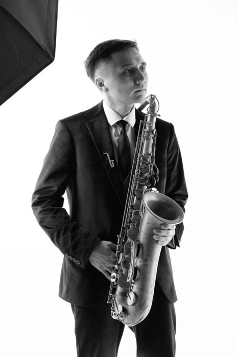 Саксофонист Азат Бек