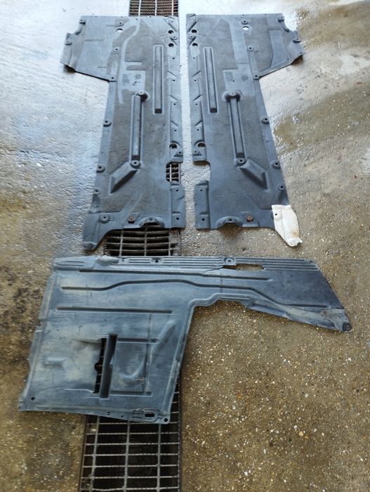 Кори за под купето за BMW