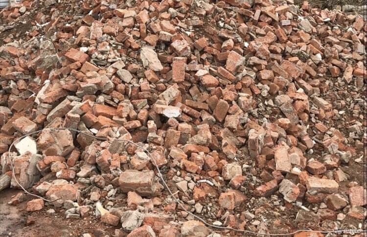 Битый кирпич строительный мусор бой кирпича с доставкой 18 куб