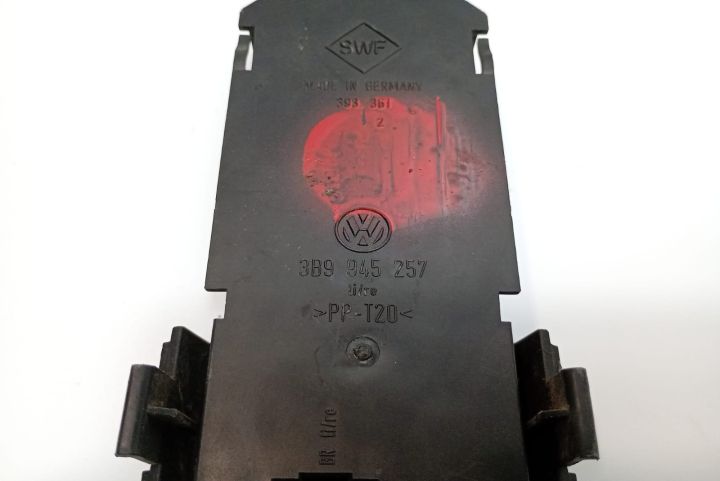 Soclu stop  3B9945257 Volkswagen VW Passat B5.5 (facelift) seria