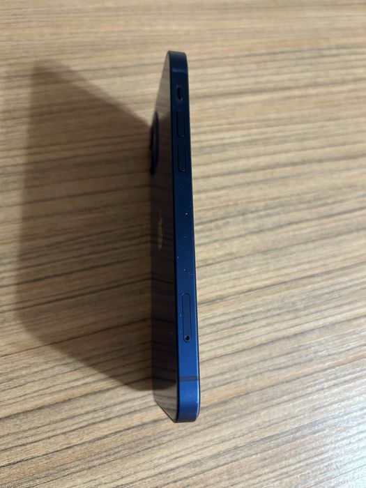 Iphone 12 albastru
