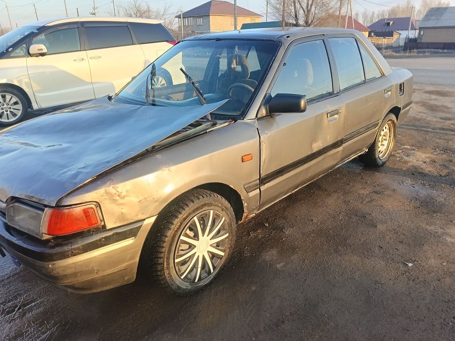 Мазда 323 на ходу