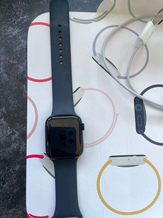 Apple Watch SE (Gen 2) 44mm Като чисто нов
