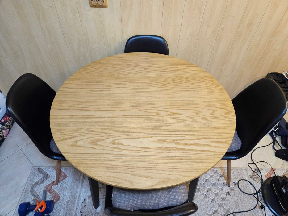 Masa rotunda si 4 scaune