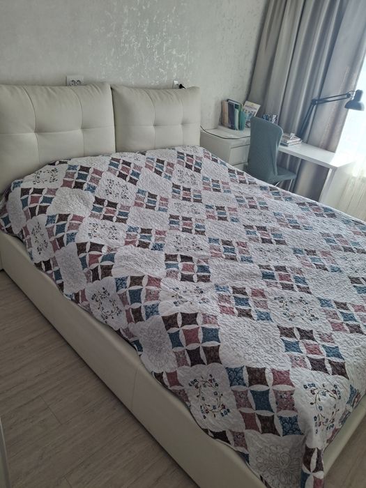 Продаю кровать 160×220