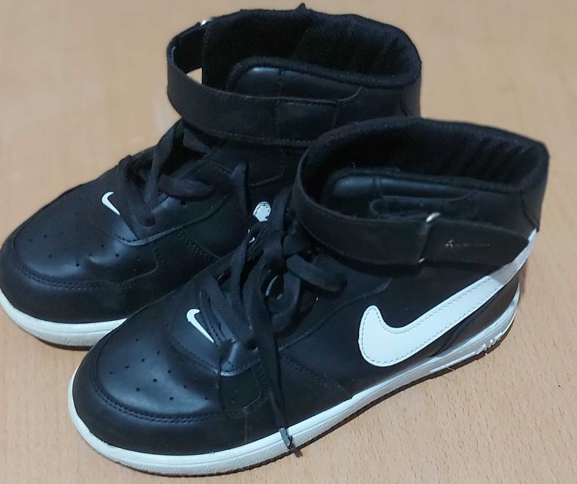 Обувки номер 33 за момче