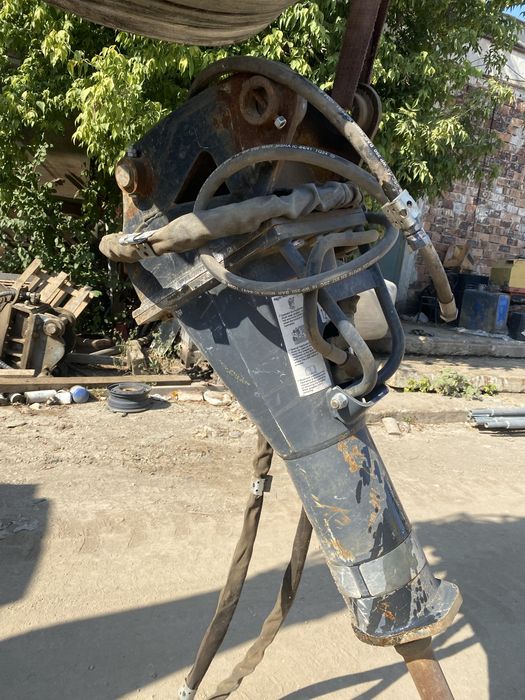 Vand picon buldoexcavator închiriez buldoexcavator
