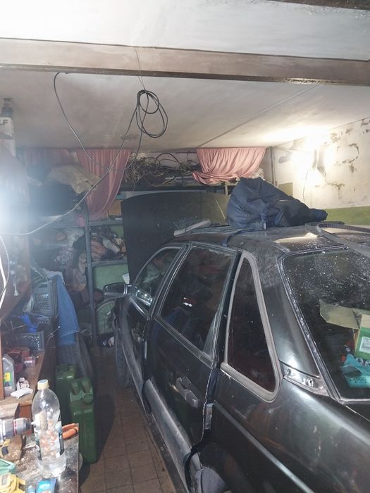 Продам  гараж  в 10 обществе