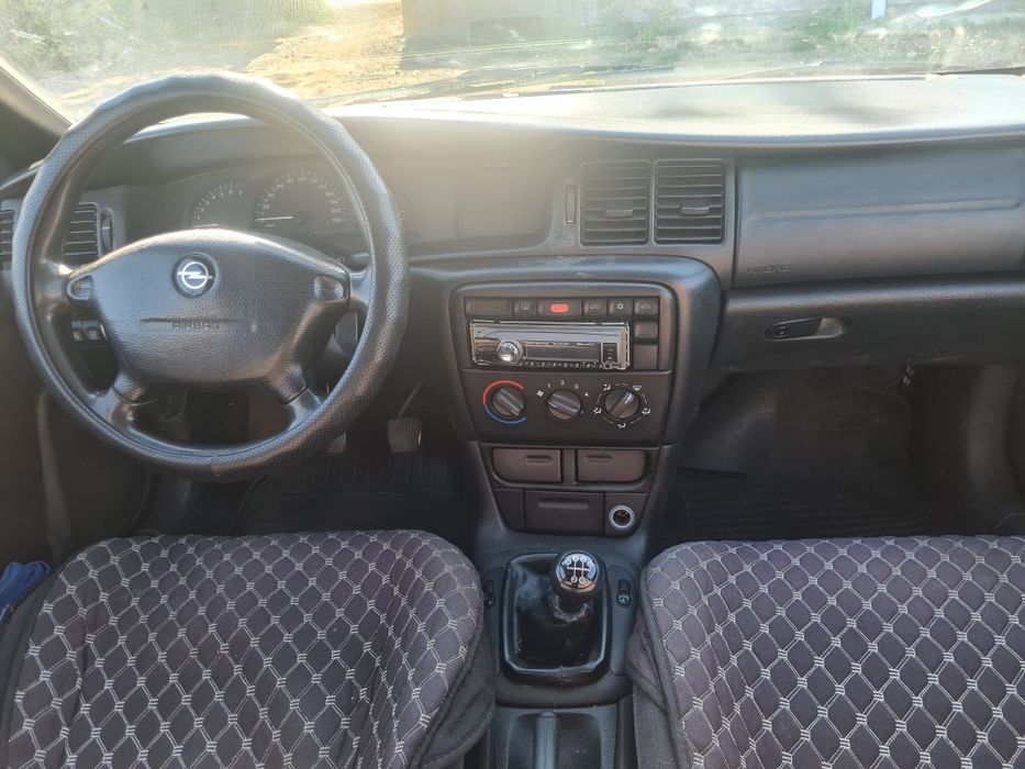 Автомашина Opel Вектра