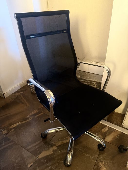 Scaun birou rotativ cu manere