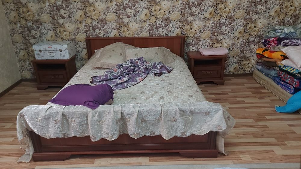 Продам спальный гарнитура.