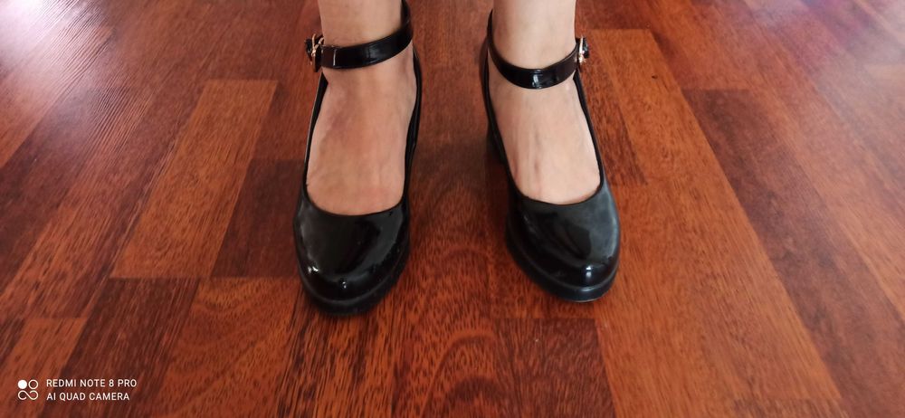 Продам женскую обувь