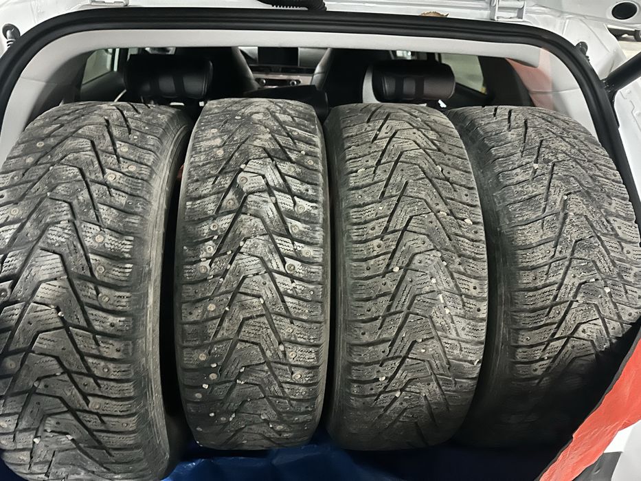 Комплект зимних шин Hankook 225/60R17