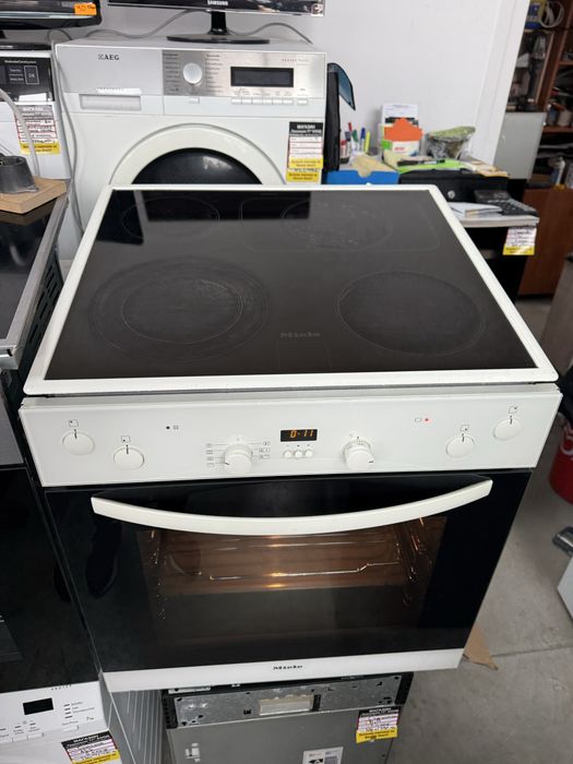 Фурна и плот за вграждане Miele