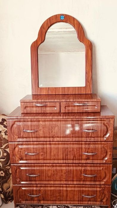 Комод с зеркалом