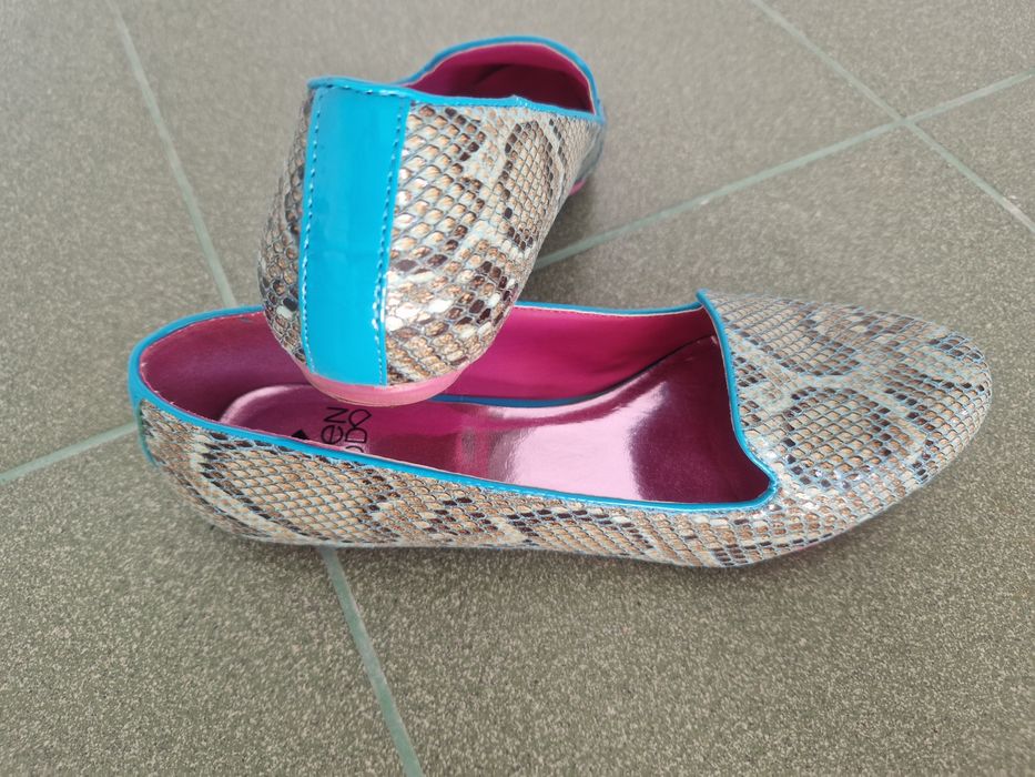 Дамски мокасини в интересен десев