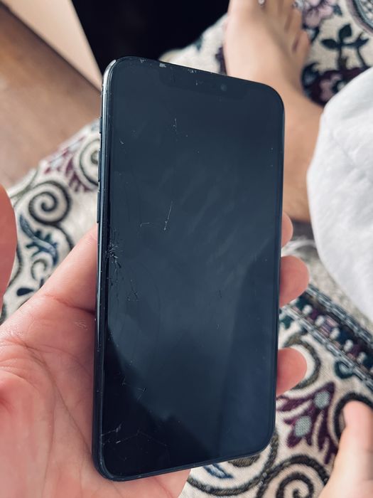 Продам Iphone 11 pro