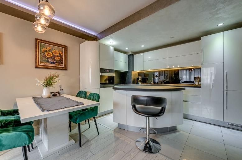 Дава се под наем Тристаен апартамент в София, Зона Б-5 - 90 кв.м за 1200 € - Снимка #2