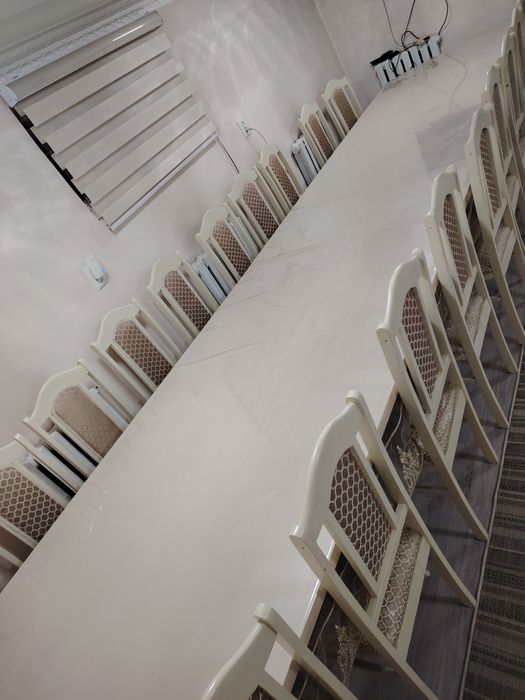 Стол со стульями