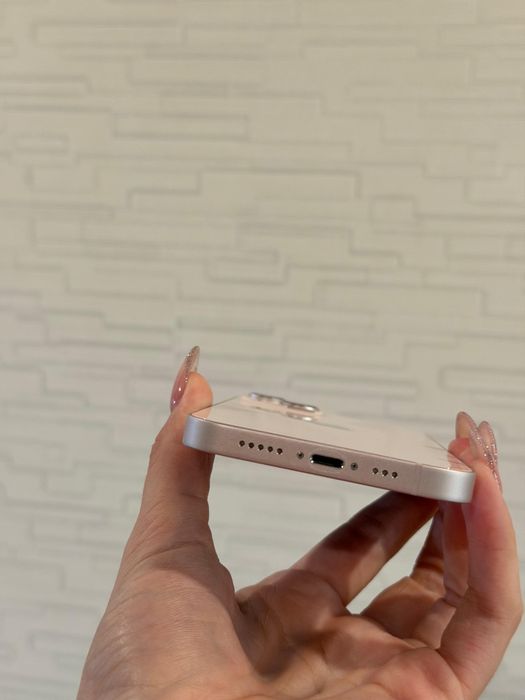 iPhone 13  256 Гб б/у в отличном состоянии..