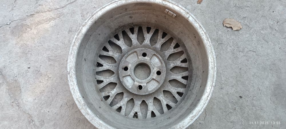 Один диск от Ауди audi  80 или Ауди 100 оригинал